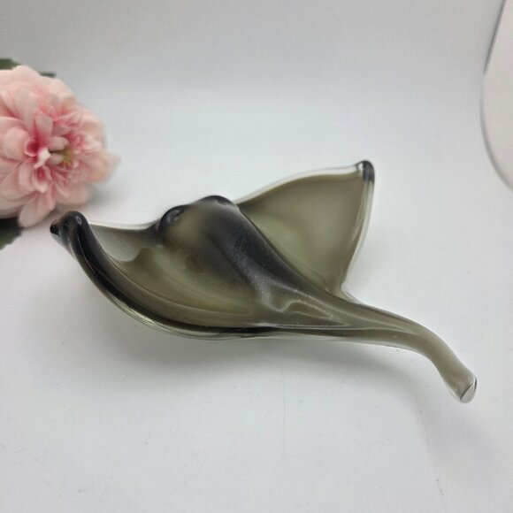 VTG Edinburgh Art Glass Stingray Sculpture MCM Style Smoked Grey Marine Figurine - Picture 4 of 7